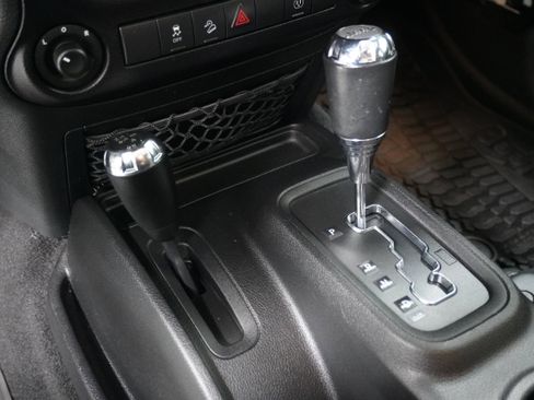 Used 2015 Jeep Wrangler Unlimited Sahara w/ Connectivity Group image 21