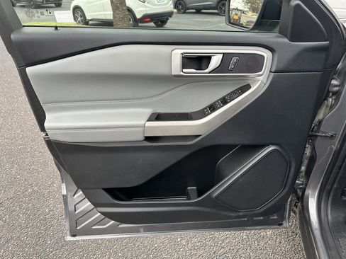 Used 2022 Ford Explorer XLT w/ Equipment Group 202A image 10