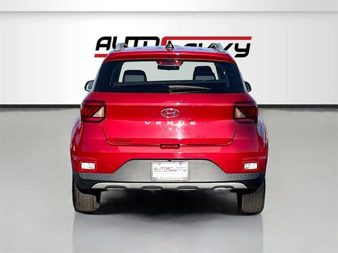 Used 2022 Hyundai Venue Limited image 6