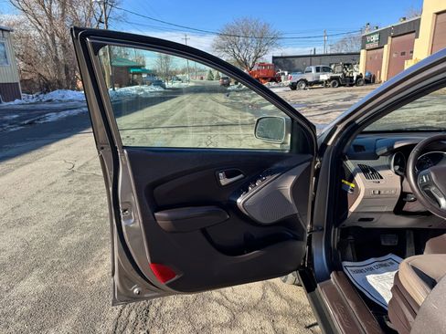 Used 2013 Hyundai Tucson GLS image 9