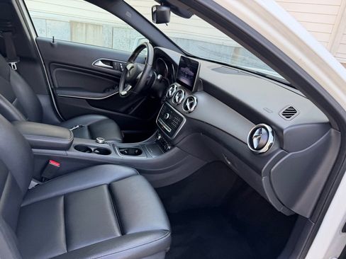 Used 2018 Mercedes-Benz GLA 250 image 28