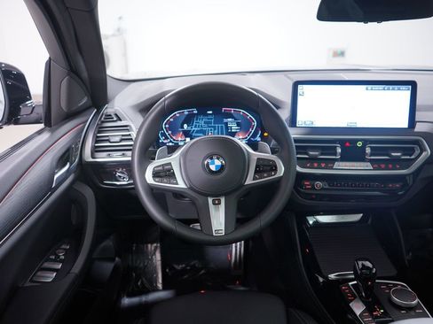 Used 2025 BMW X4 xDrive30i w/ Premium Package image 11