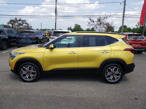Certified 2021 Kia Seltos SX w/ SX Sunroof Package AWD/4WD image 8