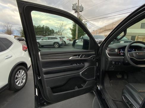 Used 2023 Jeep Wagoneer Series III w/ Preferred Equipment Group image 19