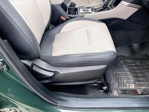 Used 2023 Subaru Forester Limited image 37