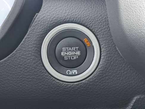 Used 2025 RAM 1500 Laramie AWD/4WD image 27