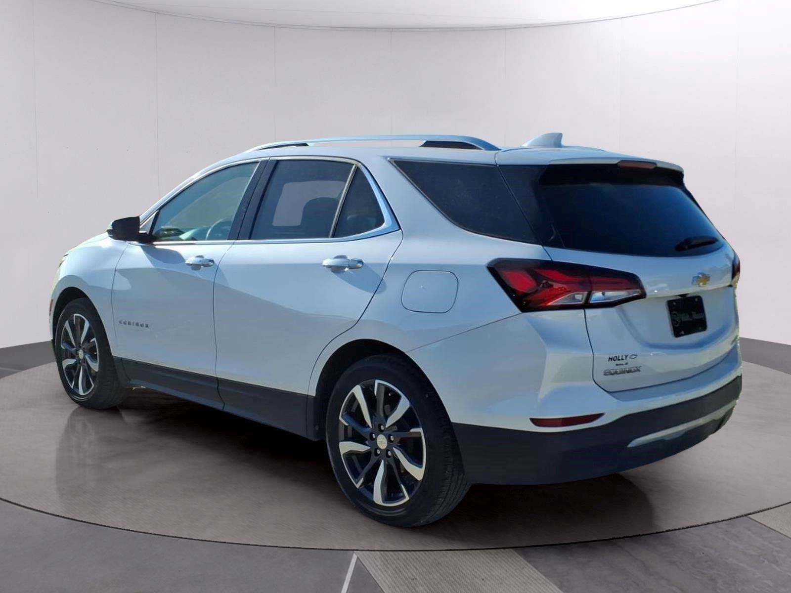 Used 2024 Chevrolet Equinox Premier FWD image 3