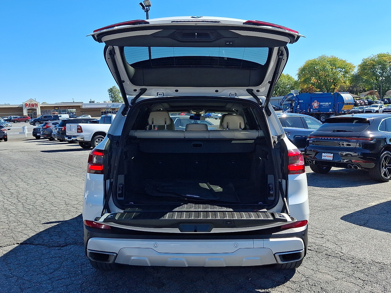Used 2022 BMW X5 xDrive40i w/ Parking Assistance Package AWD/4WD image 26