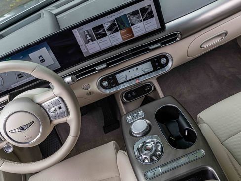 Used 2024 Genesis GV60 RWD image 22