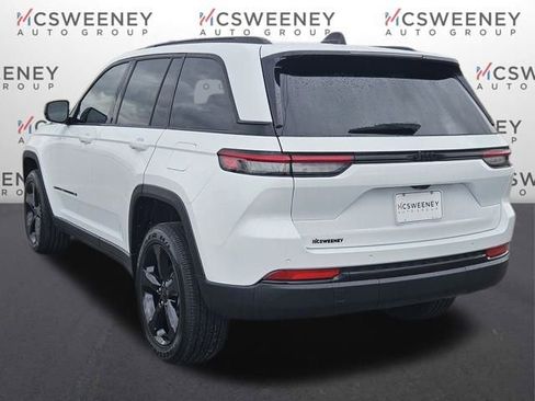 New 2025 Jeep Grand Cherokee Altitude image 3