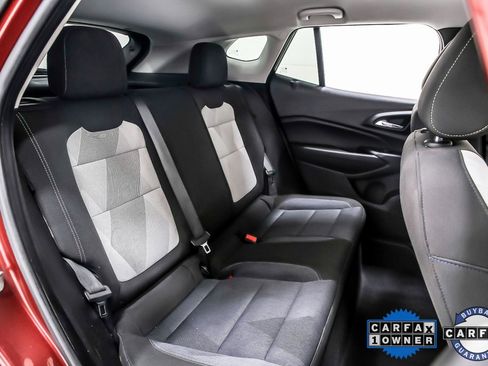 Used 2025 Chevrolet Trax LS w/ LS Convenience Package image 37