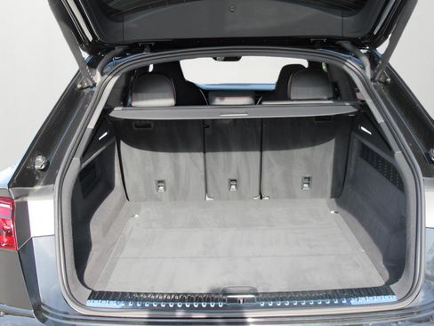 Used 2025 Audi RS Q8 performance image 15