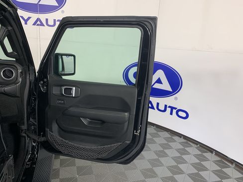 Used 2022 Jeep Wrangler Unlimited Sahara w/ Cold Weather Group AWD/4WD image 40