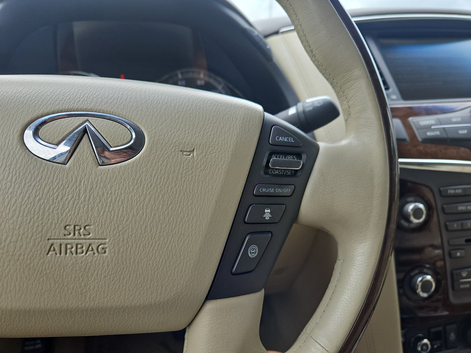 Used 2011 INFINITI QX56 4WD w/ Deluxe Touring Pkg image 27