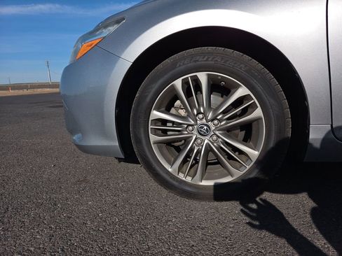 Used 2016 Toyota Camry SE w/ Moonroof Package FWD image 10