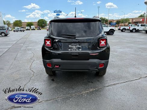 Used 2022 Jeep Renegade Trailhawk AWD/4WD image 5