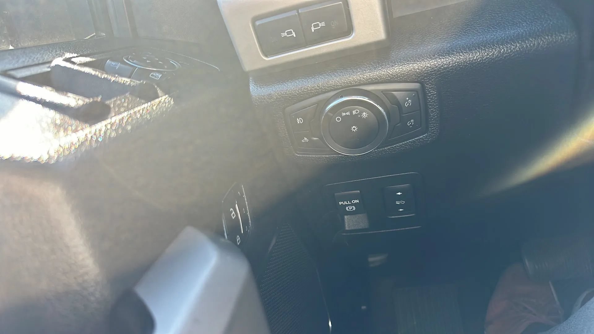 Used 2015 Ford F150 Lariat AWD/4WD image 19