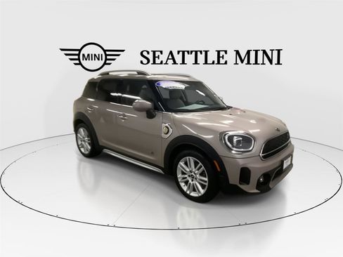 Used 2023 MINI Cooper Countryman SE w/ Signature Upholstery Package AWD/4WD image 2