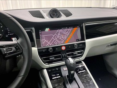 New 2026 Porsche Macan image 16