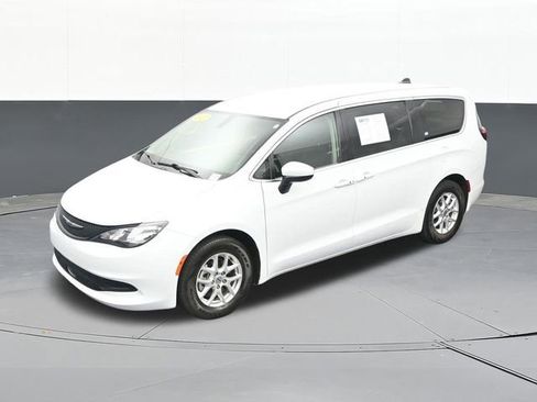 Used 2022 Chrysler Voyager LX FWD image 69