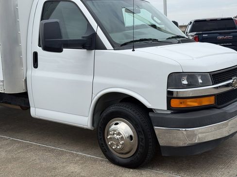 Used 2017 Chevrolet Express 3500 Work Van image 6