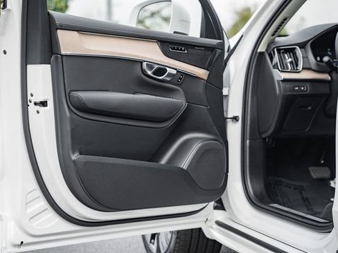 Used 2025 Volvo XC90 T8 Plus w/ Protection Package Premier image 36