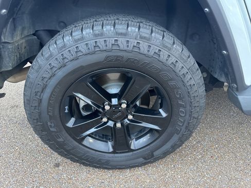 Used 2023 Jeep Wrangler Unlimited Sahara image 10