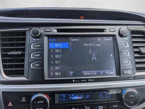 Used 2016 Toyota Highlander XLE image 18