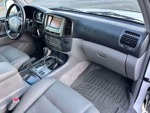 Used 2005 Toyota Land Cruiser image 10