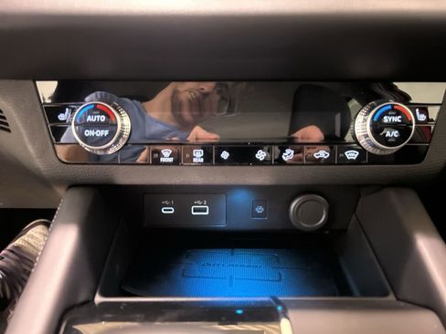 New 2025 Mitsubishi Outlander SE image 18