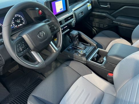 New 2025 Toyota Tacoma TRD Off-Road image 9