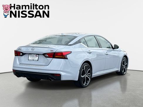 Used 2023 Nissan Altima 2.5 SR image 2