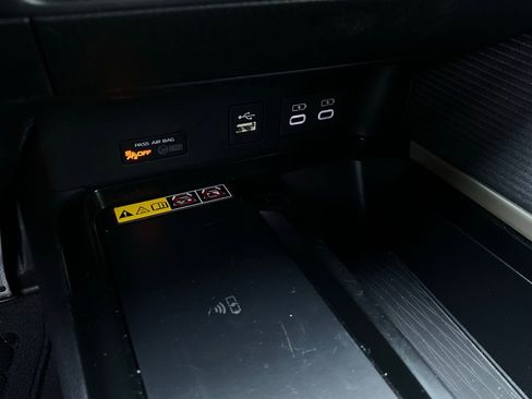 Used 2025 Toyota Camry SE w/ Convenience Package image 25