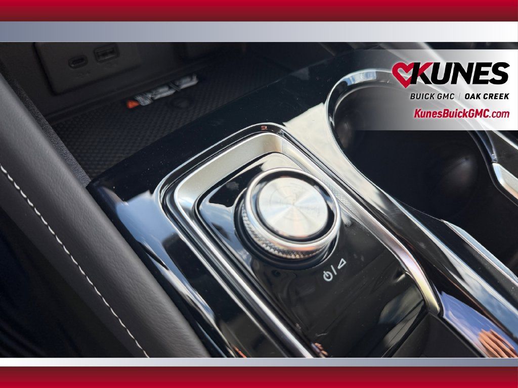 Used 2024 Buick Envision Preferred AWD/4WD image 27