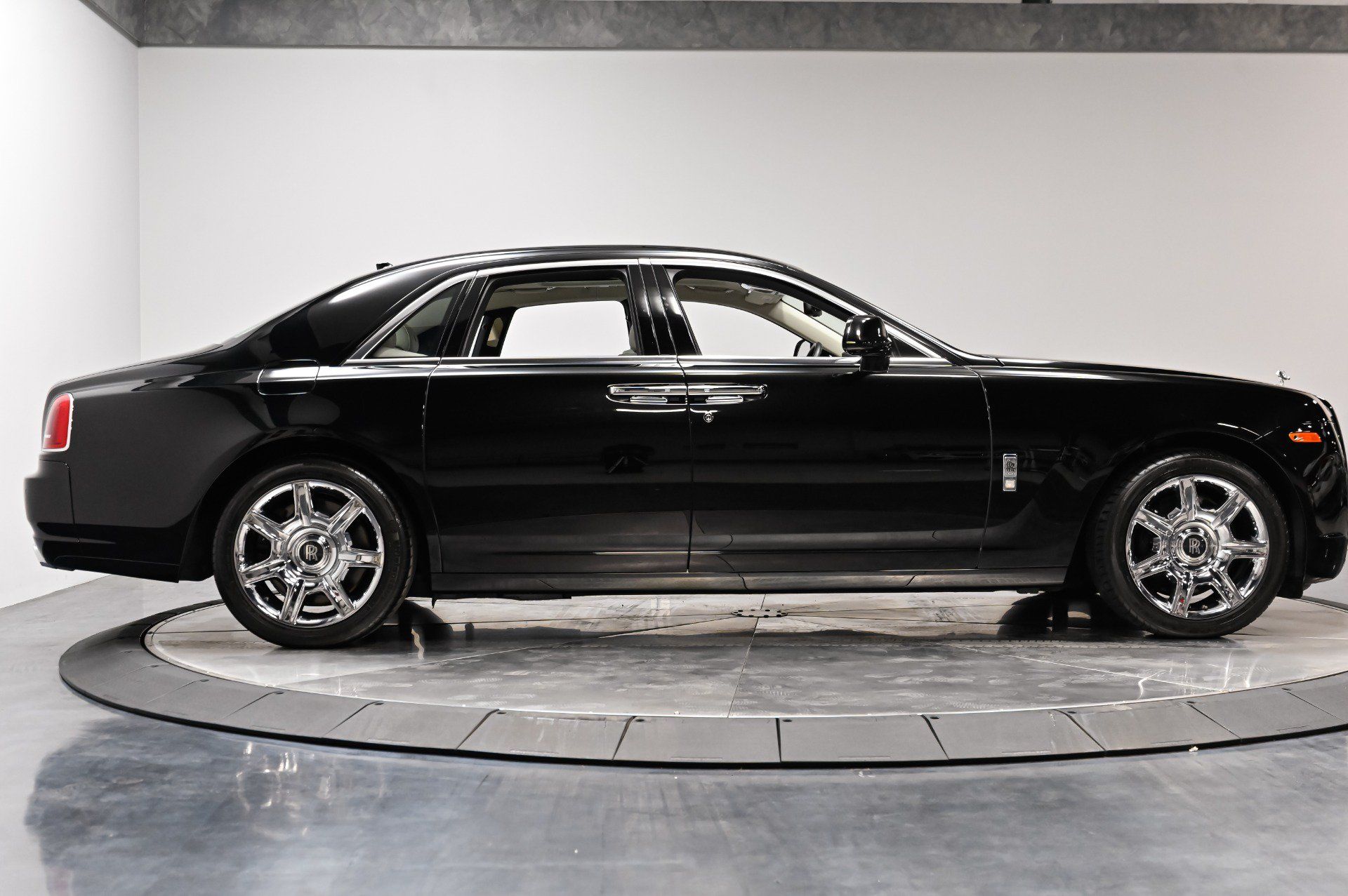 Used 2012 Rolls-Royce Ghost RWD image 53