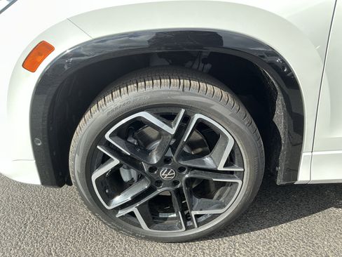 New 2026 Volkswagen Tiguan SEL R-Line image 8