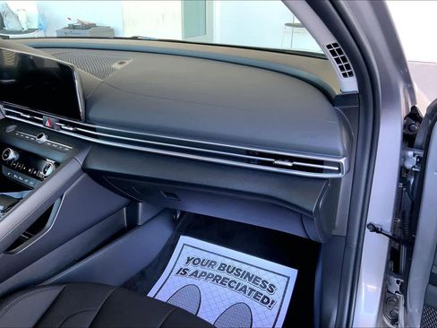 Used 2025 Hyundai Elantra SEL image 19