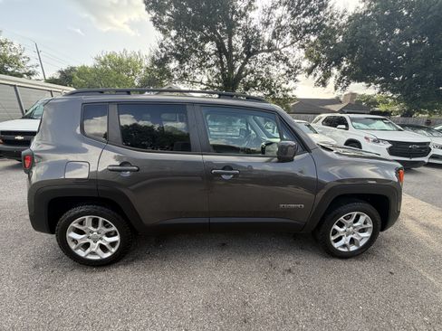 Used 2018 Jeep Renegade Latitude w/ Cold Weather Group AWD/4WD image 30