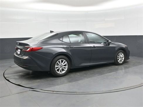 Used 2025 Toyota Camry LE image 3