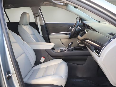 Certified 2023 Cadillac XT4 Luxury FWD image 17