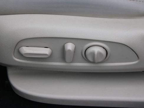 Used 2023 Buick Enclave Essence FWD image 19