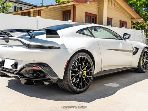 Used 2022 Aston Martin V8 Vantage Coupe image 8