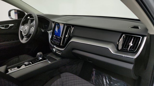 Used 2025 Volvo XC60 B5 Core AWD/4WD image 36