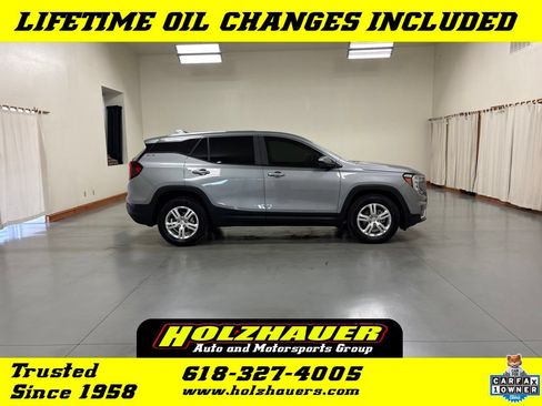 Used 2024 GMC Terrain SLE FWD image 1