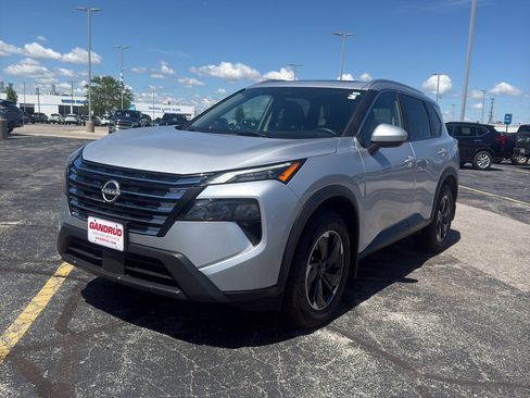 Certified 2024 Nissan Rogue SV w/ SV Premium Package AWD/4WD image 2