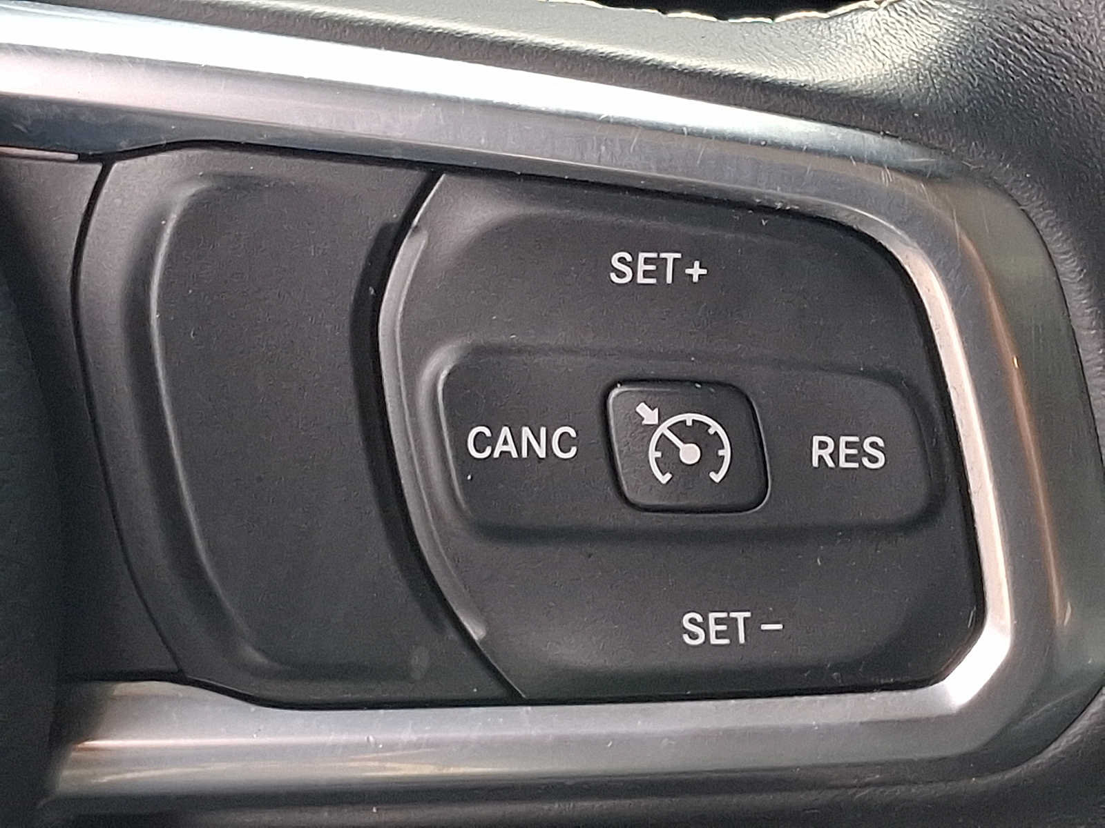 Used 2020 Jeep Wrangler Unlimited Sahara AWD/4WD image 22