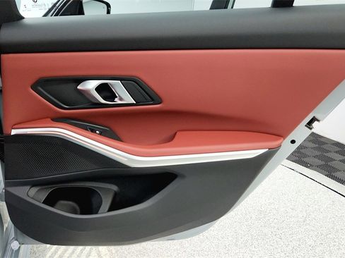 Used 2025 BMW 330i xDrive Sedan w/ M Sport Package image 27