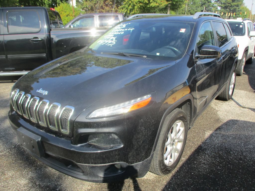 Used 2016 Jeep Cherokee Latitude w/ Cold Weather Group FWD image 2