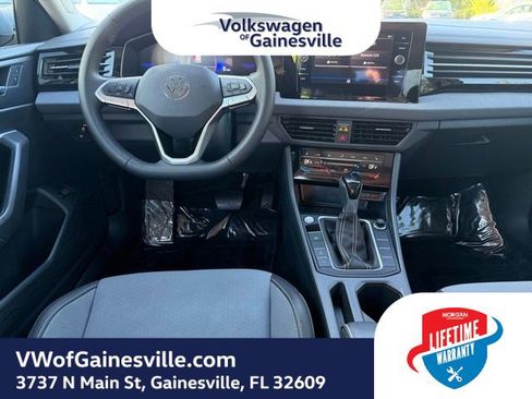 Used 2025 Volkswagen Jetta SE image 13