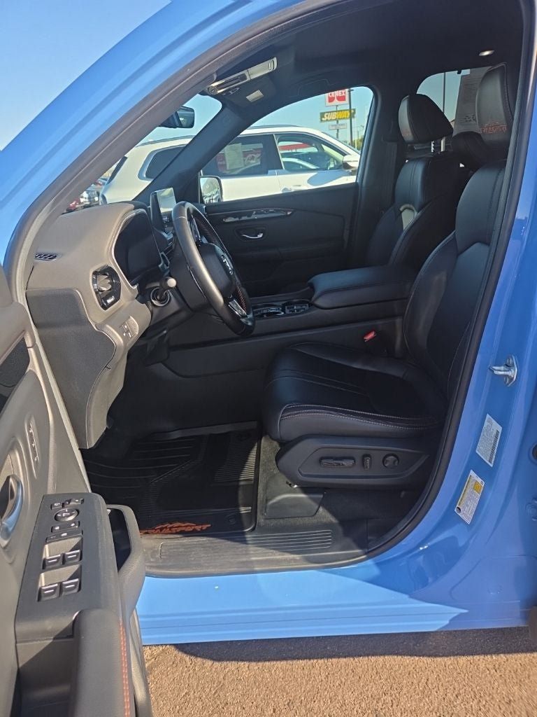 Used 2025 Honda Pilot TrailSport image 13